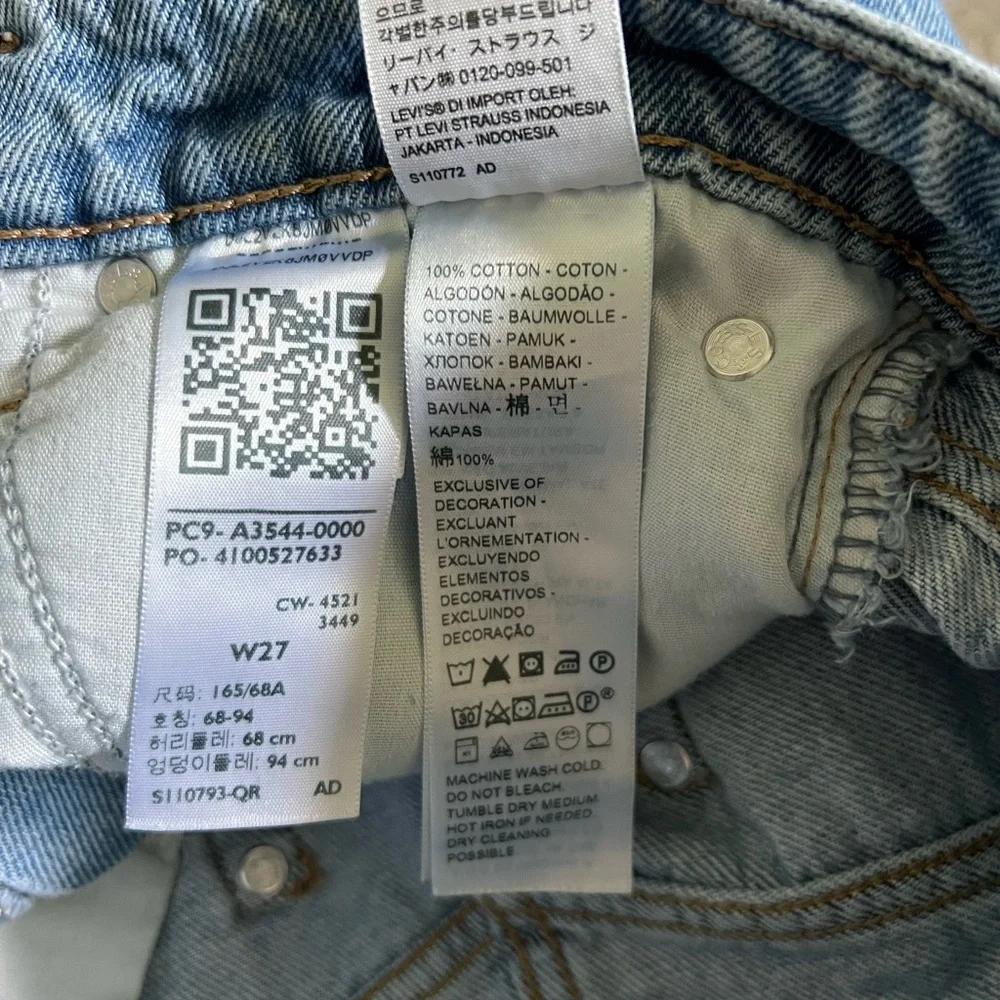 Levi’s High Waisted Mom Denim Shorts - Picture 9 of 12